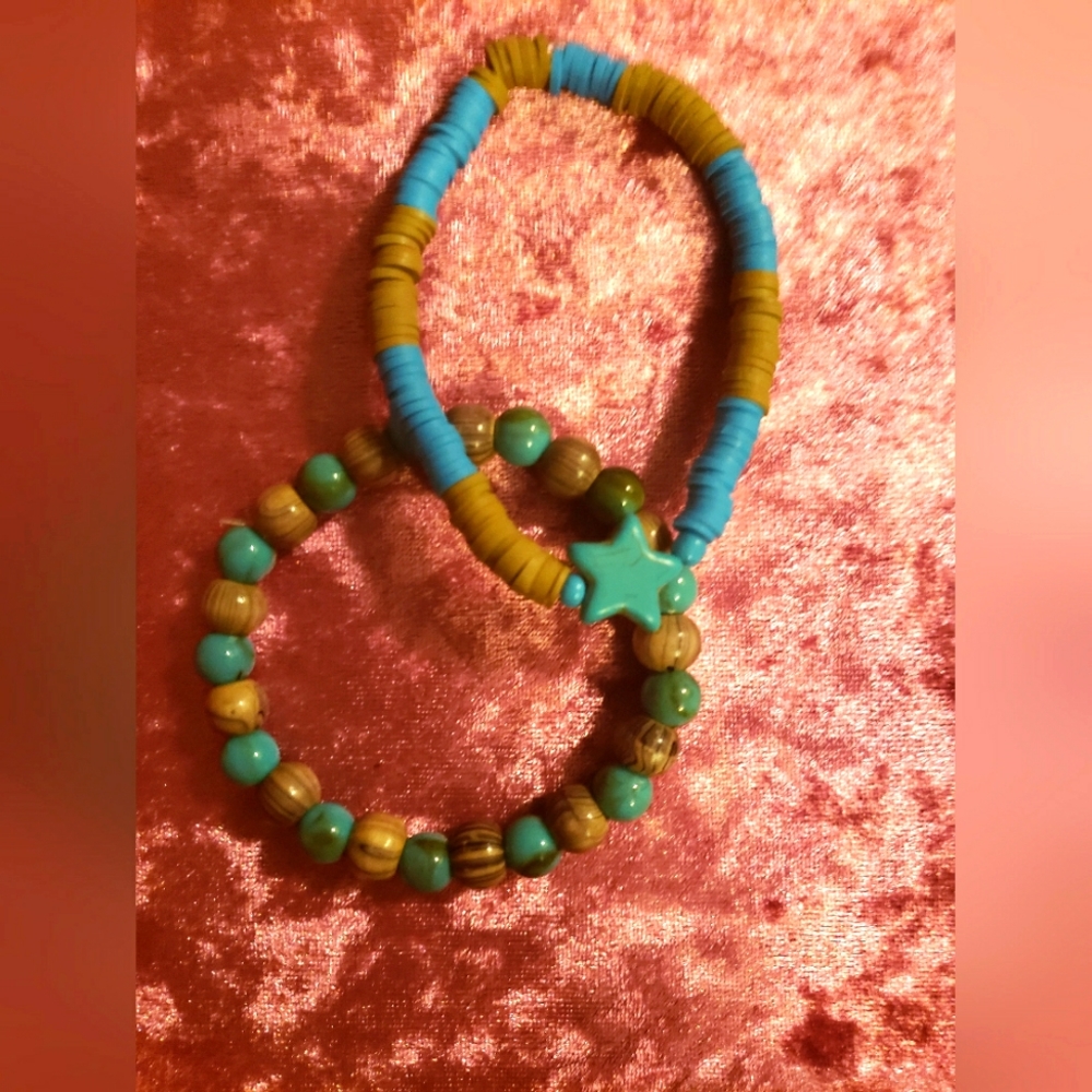 Friendship braclets - Picture 1 of 3